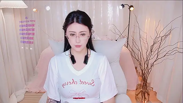 Snapshot of Daisy7_11 chatting on April 3, 2026, 2:34 pm Daisy7 11 online show from April 3, 2026, 2:34 pm