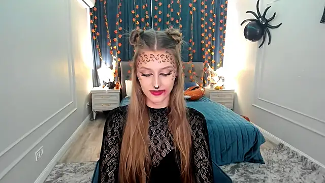 Snapshot of NaturalBeaty chatting on October 13, 2025, 11:45 am NaturalBeaty online show from October 13, 2025, 11:45 am