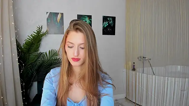 Snapshot of NaturalBeaty chatting on October 7, 2025, 11:55 am NaturalBeaty online show from October 7, 2025, 11:55 am