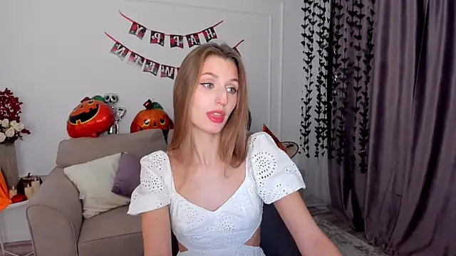 Snapshot of NaturalBeaty chatting on October 20, 2025, 4:14 am NaturalBeaty online show from October 20, 2025, 4:14 am