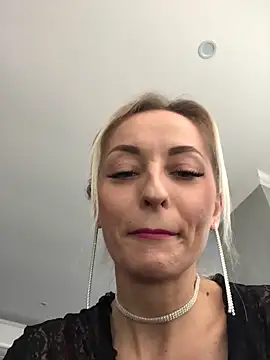 Snapshot of Diamond_Bunny_ chatting on February 21, 2025, 1:11 pm Diamond Bunny  online show from February 21, 2025, 1:11 pm