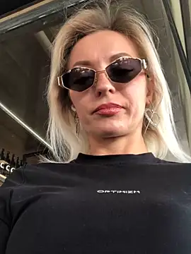 Snapshot of Diamond_Bunny_ chatting on March 18, 2025, 11:22 am Diamond Bunny  online show from March 18, 2025, 11:22 am