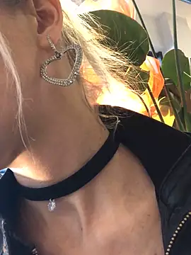 Snapshot of Diamond_Bunny_ chatting on March 7, 2025, 3:28 pm Diamond Bunny  online show from March 7, 2025, 3:28 pm