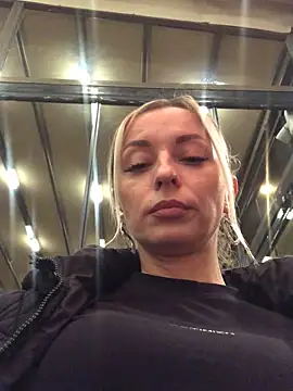 Snapshot of Diamond_Bunny_ chatting on February 17, 2025, 5:34 pm Diamond Bunny  online show from February 17, 2025, 5:34 pm