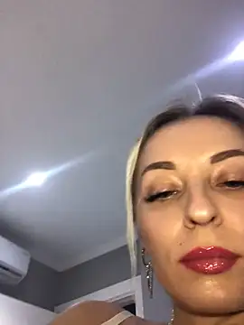 Snapshot of Diamond_Bunny_ chatting on February 19, 2025, 4:00 pm Diamond Bunny  online show from February 19, 2025, 4:00 pm