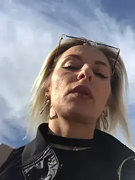 Snapshot of Diamond_Bunny_ chatting on March 8, 2025, 1:03 pm Diamond Bunny  online show from March 8, 2025, 1:03 pm