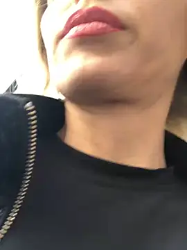 Snapshot of Diamond_Bunny_ chatting on March 13, 2025, 2:01 pm Diamond Bunny  online show from March 13, 2025, 2:01 pm