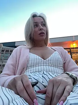 Diamond Bunny  online show from April 26, 2026, 4:48 pm