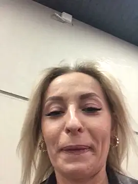 Snapshot of Diamond_Bunny_ chatting on October 25, 2025, 3:12 pm Diamond Bunny  online show from October 25, 2025, 3:12 pm