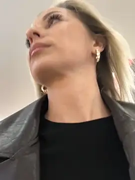 Snapshot of Diamond_Bunny_ chatting on September 28, 2025, 4:03 pm Diamond Bunny  online show from September 28, 2025, 4:03 pm