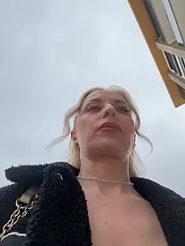 Diamond Bunny  online show from April 16, 2026, 3:13 pm