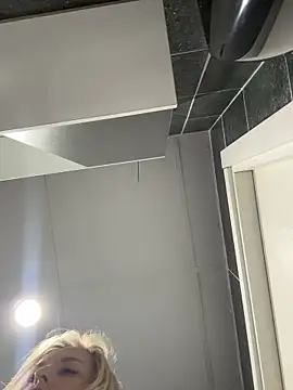 Diamond Bunny  online show from February 13, 2026, 11:21 am