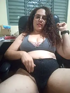 Snapshot of litha_luna chatting on December 5, 2024, 9:33 pm litha luna online show from December 5, 2024, 9:33 pm