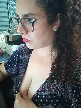 Snapshot of litha_luna chatting on December 6, 2024, 10:13 pm litha luna online show from December 6, 2024, 10:13 pm