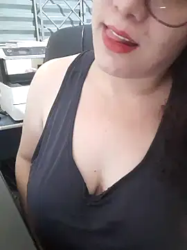 Snapshot of litha_luna chatting on December 9, 2024, 8:00 am litha luna online show from December 9, 2024, 8:00 am