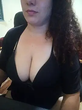 Snapshot of litha_luna chatting on January 18, 2025, 4:15 am litha luna online show from January 18, 2025, 4:15 am