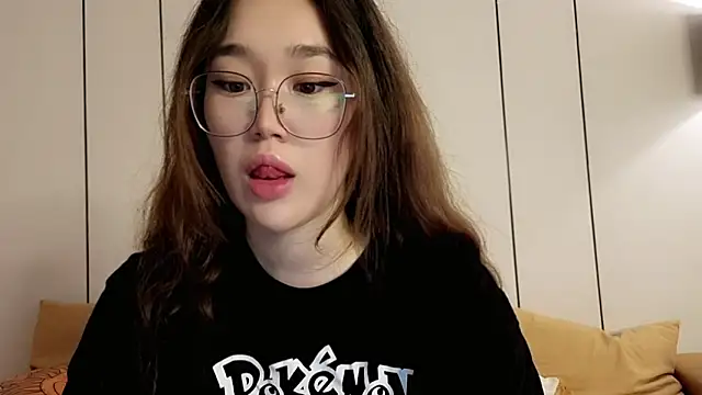 Jennatyan online show from May 26, 2026, 4:21 am