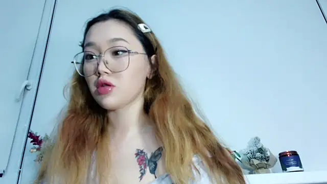 Jennatyan online show from November 25, 2025, 3:45 pm