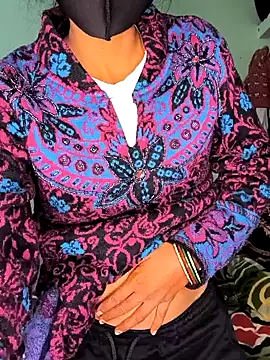 cute simmy0 online show from January 1, 2025, 5:11 pm