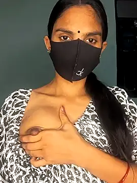 cute simmy0 online show from March 26, 2026, 3:21 pm