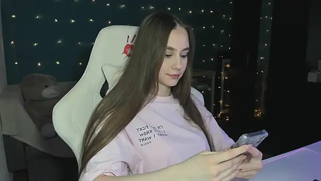 Snapshot of katie_taylorr chatting on December 3, 2024, 10:45 pm katie taylorr online show from December 3, 2024, 10:45 pm