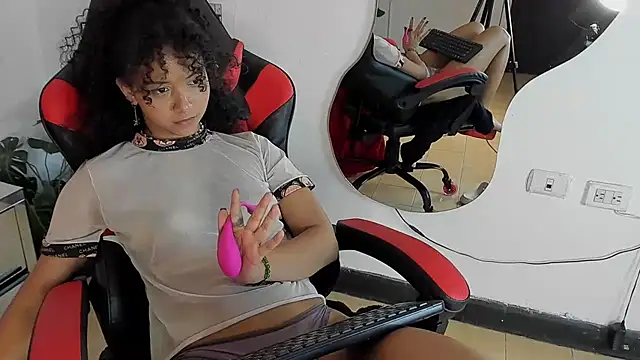 Milanxht online show from March 12, 2025, 11:54 pm