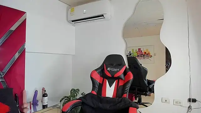 Milanxht online show from March 9, 2025, 1:35 am