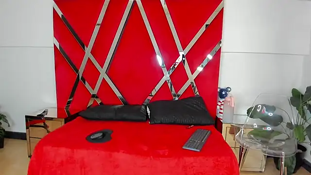 Milanxht online show from October 16, 2025, 8:50 pm