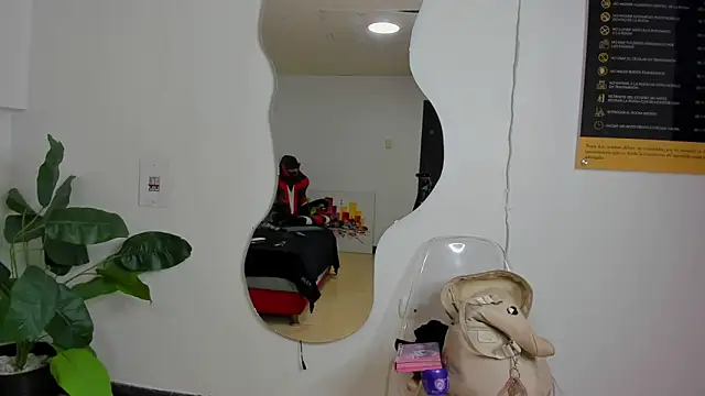 Milanxht online show from October 30, 2025, 7:00 pm