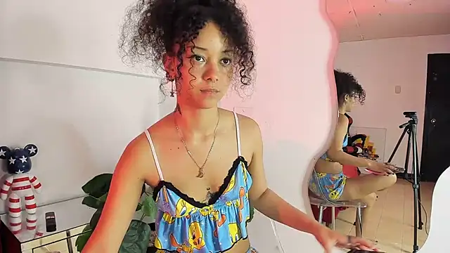 Milanxht online show from October 21, 2025, 9:14 pm