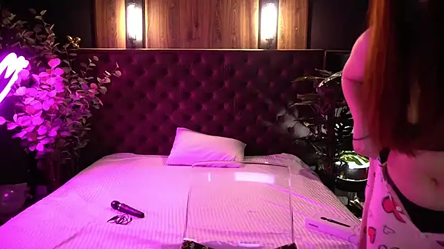 ElysLunar online show from February 14, 2026, 1:44 pm