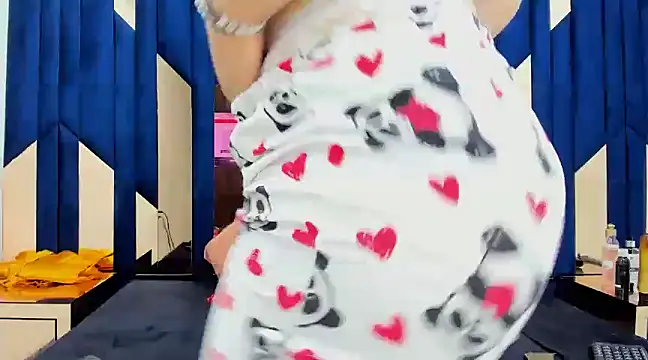 Criistaal  online show from January 19, 2025, 4:12 am