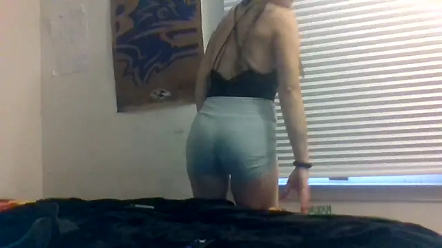 DavinaRay online show from October 28, 2025, 5:45 pm