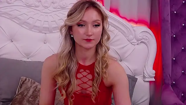 MiaNixan online show from March 4, 2025, 8:24 am