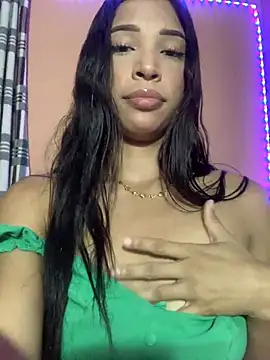 Snapshot of Nicole_cute1 chatting on December 11, 2024, 5:00 am Nicole cute1 online show from December 11, 2024, 5:00 am