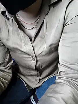 Snapshot of kaveerpooja947 chatting on February 11, 2026, 4:40 pm kaveerpooja947 online show from February 11, 2026, 4:40 pm