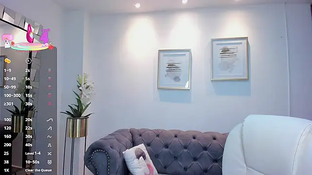 Snapshot of Bella-hadiid chatting on September 28, 2025, 11:28 am Bella-hadiid online show from September 28, 2025, 11:28 am