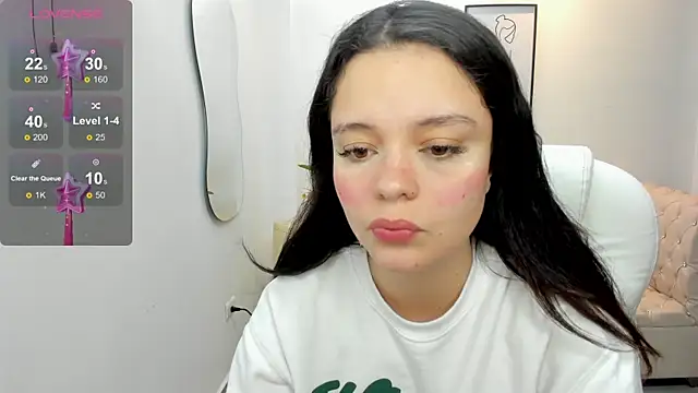 Snapshot of Bella-hadiid chatting on February 11, 2025, 11:31 am Bella-hadiid online show from February 11, 2025, 11:31 am