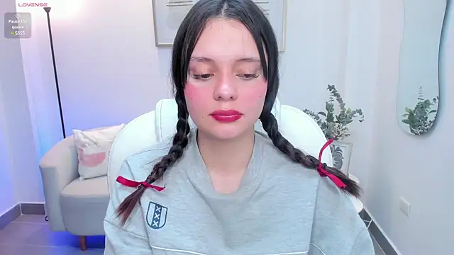 Snapshot of Bella-hadiid chatting on February 28, 2025, 2:20 pm Bella-hadiid online show from February 28, 2025, 2:20 pm