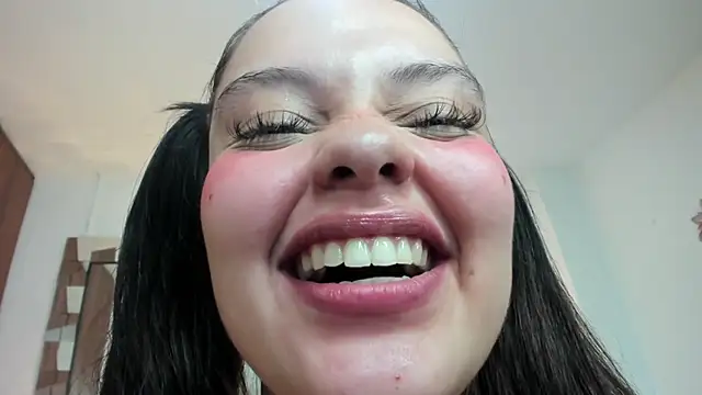 Snapshot of Bella-hadiid chatting on March 8, 2025, 2:30 pm Bella-hadiid online show from March 8, 2025, 2:30 pm