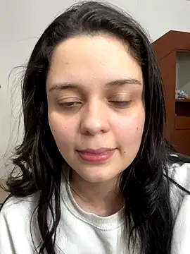 Snapshot of Bella-hadiid chatting on September 12, 2025, 11:26 pm Bella-hadiid online show from September 12, 2025, 11:26 pm