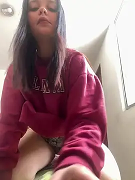 Snapshot of Bella-hadiid chatting on March 20, 2025, 5:58 pm Bella-hadiid online show from March 20, 2025, 5:58 pm