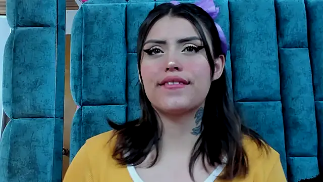 STEFANYVOLKOV online show from November 5, 2025, 2:14 am