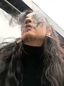 Lila Desiree online show from April 11, 2026, 5:27 pm