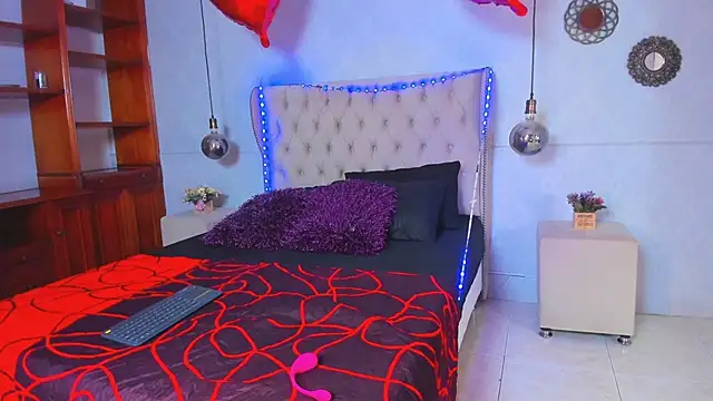 Snapshot of scarleett_brown_ chatting on February 19, 2025, 7:48 pm scarleett brown online show from February 19, 2025, 7:48 pm