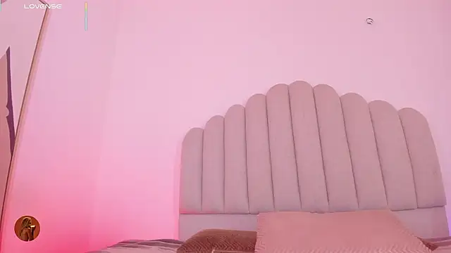 Snapshot of Nikki_Angel_ chatting on February 19, 2026, 7:11 pm Nikki Angel online show from February 19, 2026, 7:11 pm