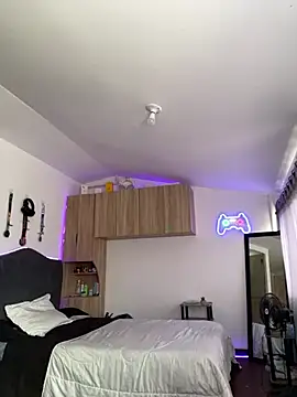 sue   0 online show from March 2, 2025, 5:20 pm