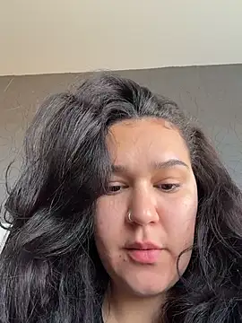 ValenG023 online show from April 7, 2026, 1:35 pm