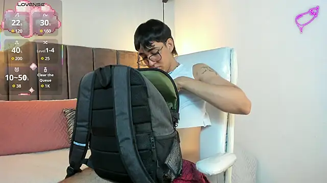Snapshot of Dark_hairy_ chatting on March 21, 2025, 1:56 pm Dark hairy online show from March 21, 2025, 1:56 pm