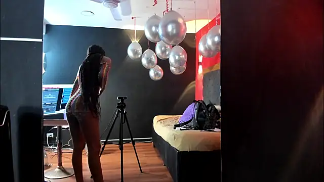 YayaHilton online show from January 8, 2026, 4:18 am